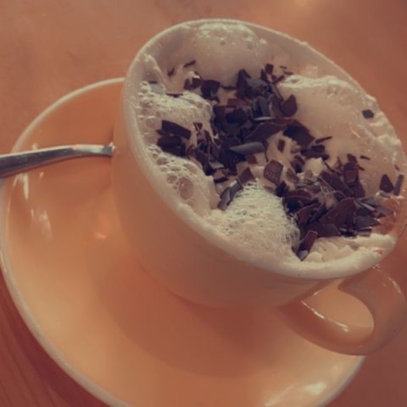 Meet your Posher, Mia - Picture 1 of 1